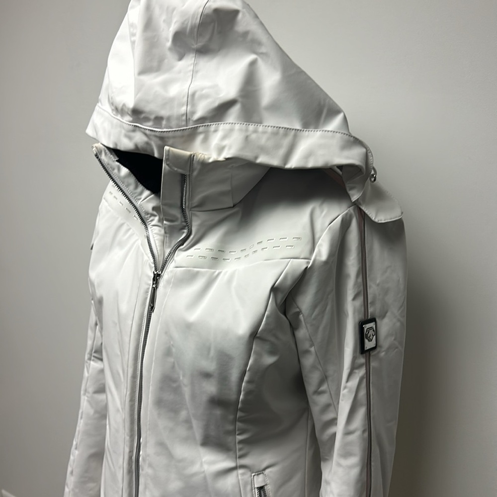 Women’s Ski Descente Jacket in White - Picture 3 of 15